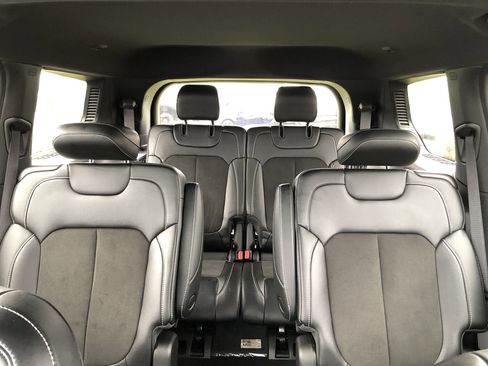 Used 2023 Jeep Grand Cherokee L Laredo image 11