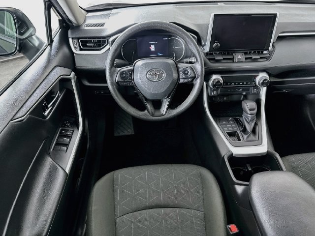 Used 2023 Toyota RAV4 XLE AWD/4WD image 4