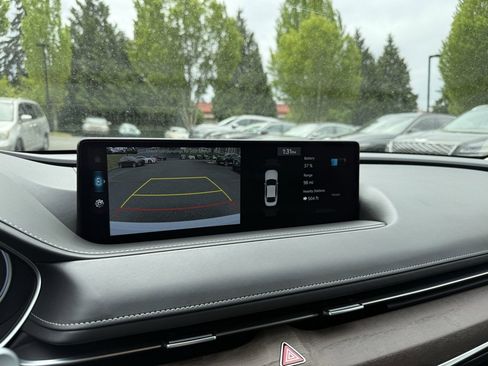 Used 2024 Genesis G80 image 32