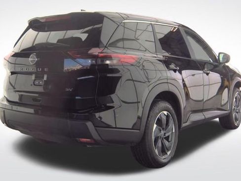 Used 2024 Nissan Rogue SV FWD image 2