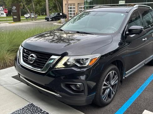 Used 2017 Nissan Pathfinder Platinum AWD/4WD image 3