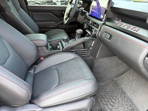 Used 2025 Toyota Tacoma TRD Pro AWD/4WD image 13