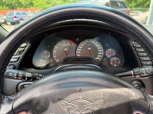 Used 2001 Chevrolet Corvette Convertible w/ Preferred Equipment Group2 RWD image 23