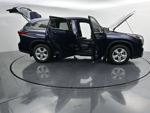 Used 2023 Toyota Highlander LE AWD/4WD image 38