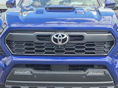 Used 2025 Toyota Tacoma TRD Sport w/ TRD Sport Premium Package AWD/4WD image 10