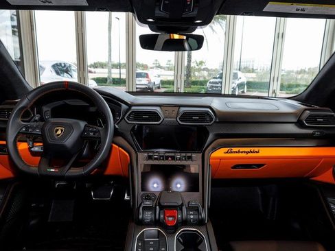 Used 2024 Lamborghini Urus S image 40