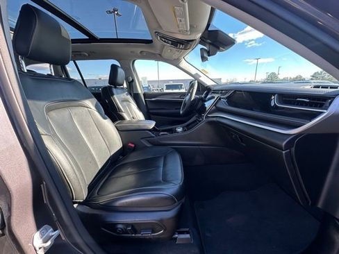 Used 2022 Jeep Grand Cherokee Limited 4xe image 30