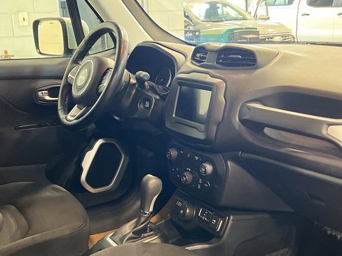 Used 2020 Jeep Renegade Latitude w/ Cold Weather Group image 27