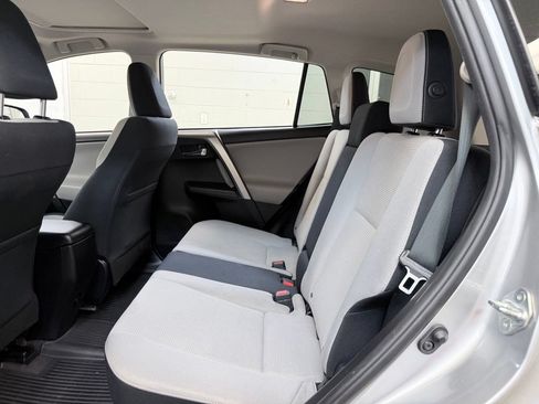 Used 2018 Toyota RAV4 XLE FWD image 17