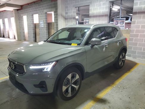 Used 2023 Volvo XC40 B5 Plus w/ Protection Package Premier AWD/4WD image 1