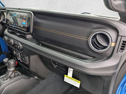 Certified 2025 Jeep Gladiator Sport image 20