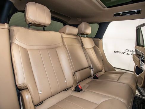 Used 2025 Land Rover Range Rover SE AWD/4WD image 15