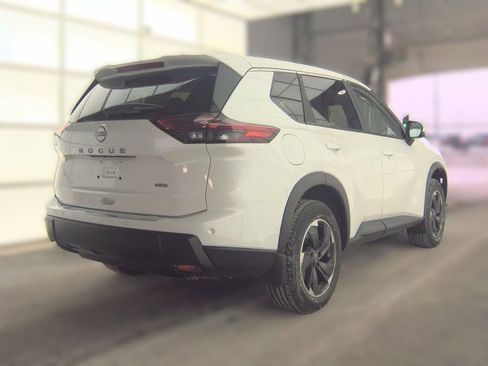 Certified 2025 Nissan Rogue SV image 5