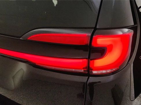 Used 2023 Chrysler Pacifica Touring-L FWD image 15
