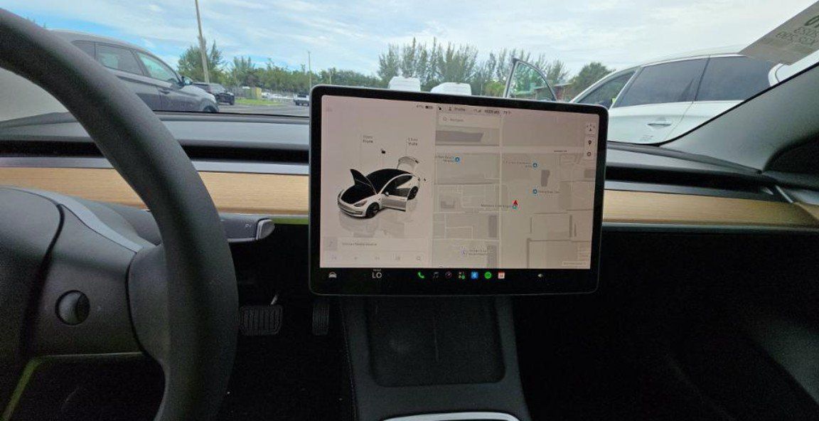 Used 2023 Tesla Model 3 Standard Range RWD image 4