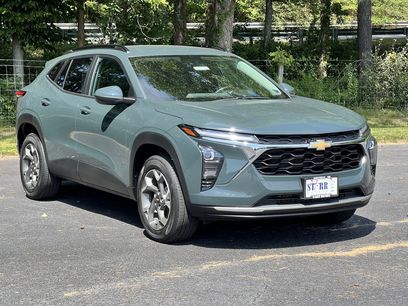 Used 2025 Chevrolet Trax LT w/ Driver Confidence Package