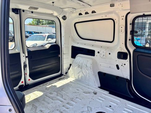 Used 2018 RAM ProMaster City Tradesman SLT FWD image 25