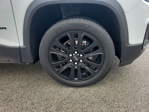 Used 2023 GMC Acadia SLE w/ Driver Convenience Package FWD image 5