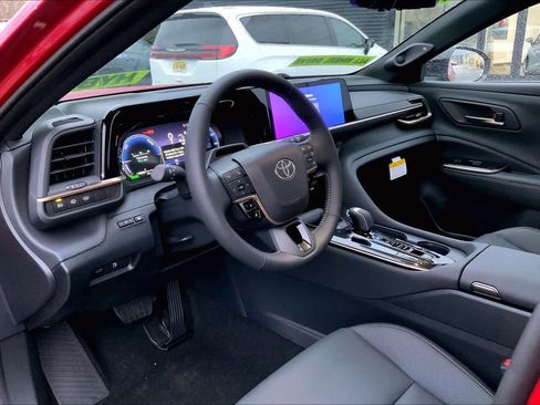 New 2025 Toyota Crown Signia image 8