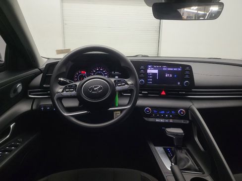 Used 2022 Hyundai Elantra SEL FWD image 22