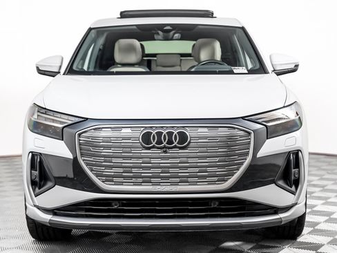 Used 2023 Audi Q4 e-tron Prestige AWD/4WD image 8