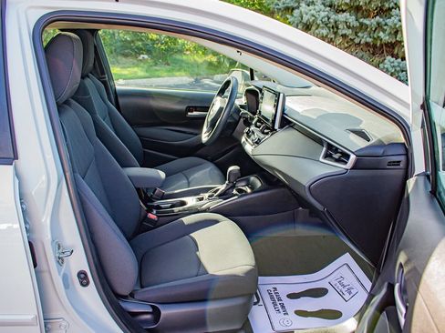 Used 2020 Toyota Corolla LE w/ LE Convenience Package FWD image 18