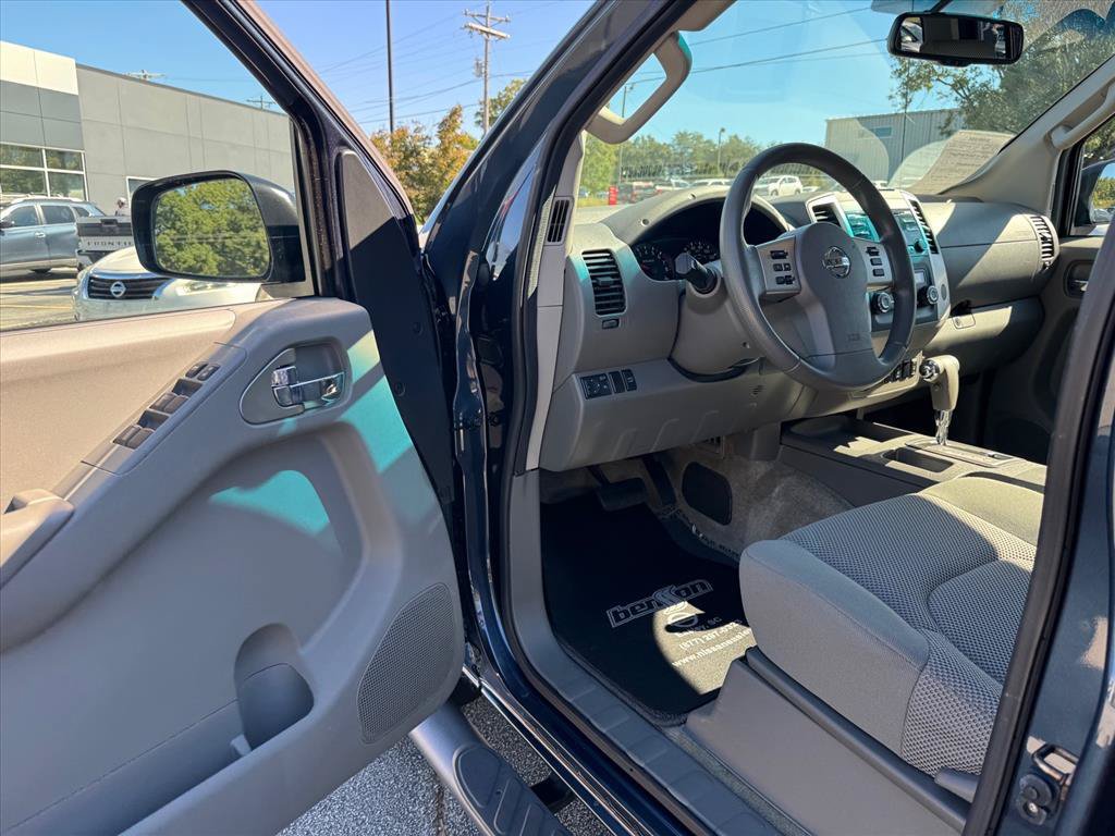 Used 2014 Nissan Frontier SV w/ SV Value Truck Package RWD image 13