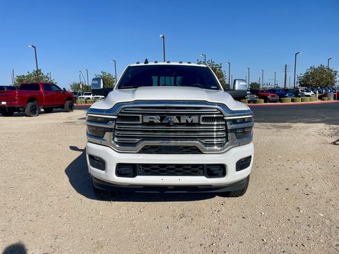Used 2025 RAM 3500 Laramie AWD/4WD image 8