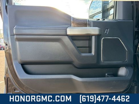 Used 2022 Ford F250 Lariat w/ Black Appearance Package image 17