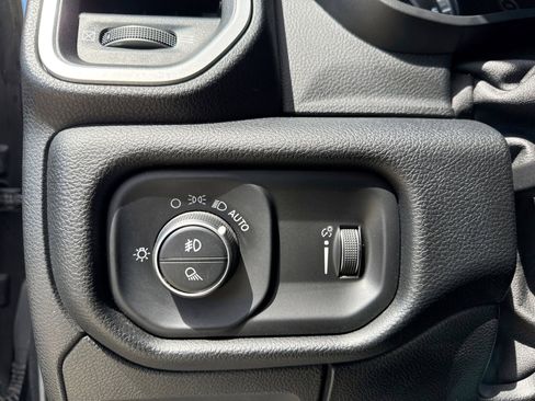 Used 2020 RAM 1500 Big Horn AWD/4WD image 32