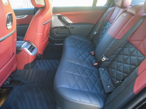 Certified 2025 BMW 740i image 15