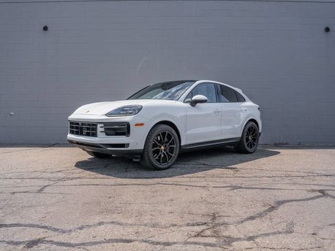 Used 2025 Porsche Cayenne Coupe AWD/4WD image 1