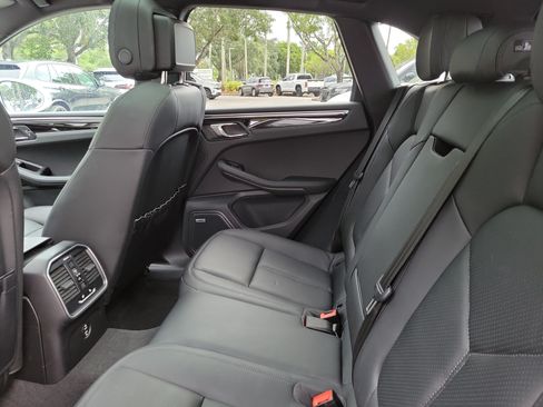 Used 2022 Porsche Macan AWD/4WD image 8