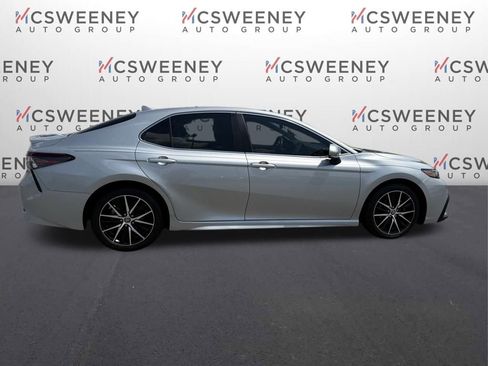 Used 2022 Toyota Camry SE FWD image 6