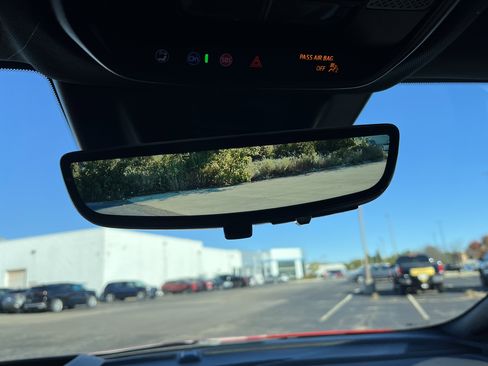 Used 2025 Chevrolet Equinox EV RS image 34