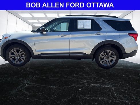 Used 2024 Ford Explorer XLT w/ Equipment Group 202A AWD/4WD image 2