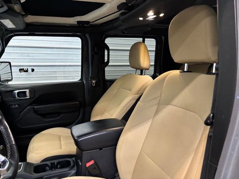 Used 2020 Jeep Gladiator Sport w/ Quick Order Package 24S image 11