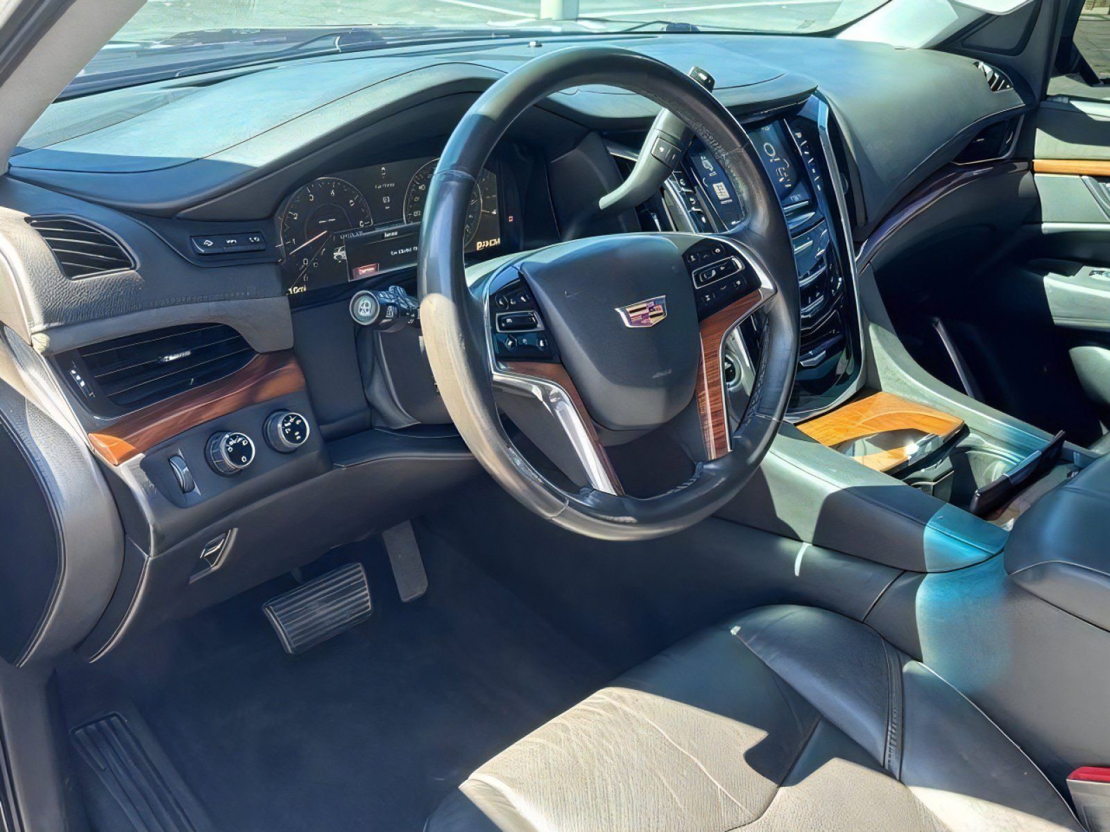 Used 2015 Cadillac Escalade Premium AWD/4WD image 19