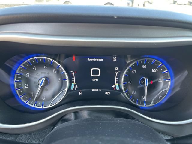 Used 2025 Chrysler Pacifica Select FWD image 15