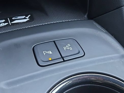 Certified 2023 Chevrolet Equinox Premier FWD image 30