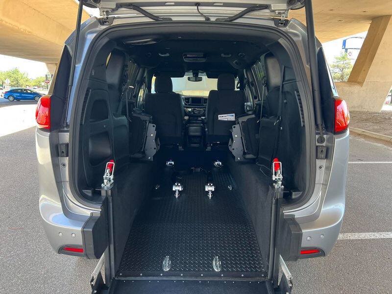 Used 2018 Chrysler Pacifica Touring Plus w/ S Appearance Package FWD image 43
