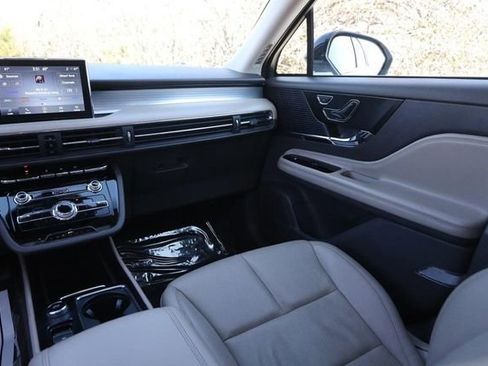 Used 2022 Lincoln Corsair AWD w/ Premium Package image 27