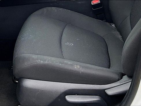 Used 2021 Toyota RAV4 LE FWD image 8