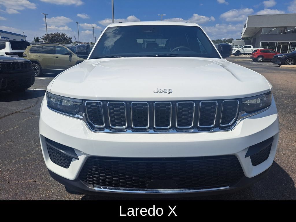 Certified 2025 Jeep Grand Cherokee Laredo X AWD/4WD image 10