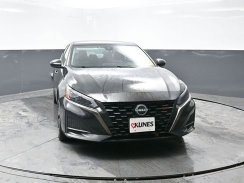 Used 2024 Nissan Altima 2.5 SR image 9