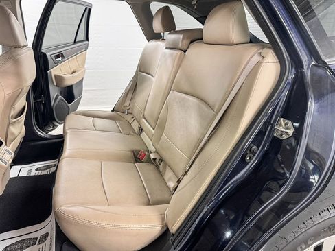 Used 2018 Subaru Outback 2.5i Limited image 9