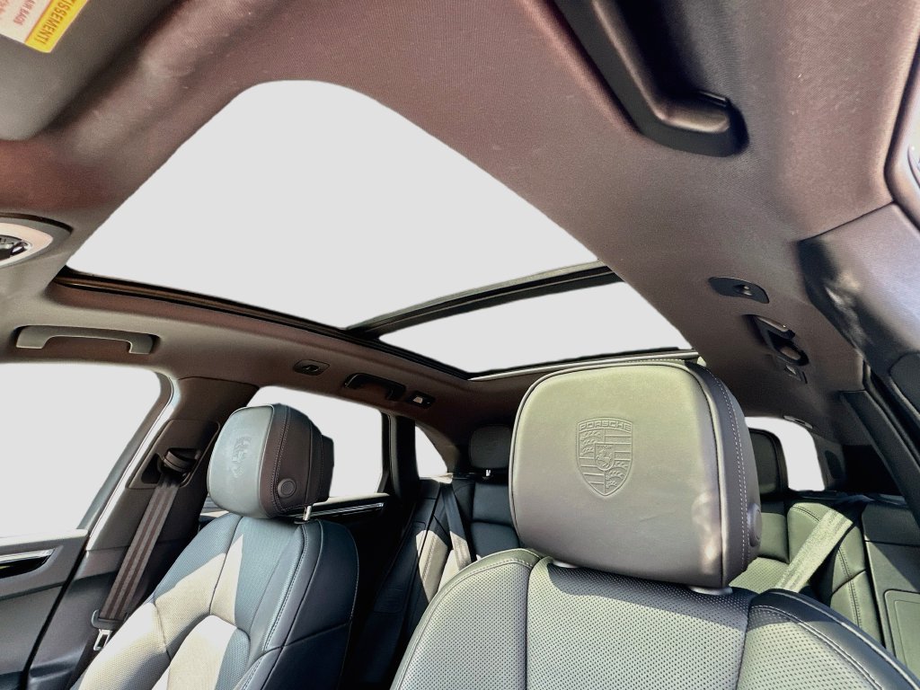 Certified 2026 Porsche Macan AWD/4WD image 13
