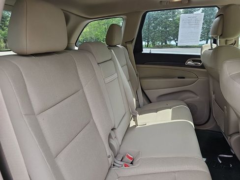 Used 2014 Jeep Grand Cherokee Laredo w/ Security & Convenience Group AWD/4WD image 16