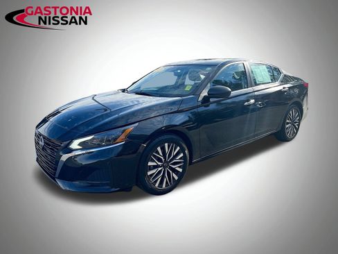 Used 2024 Nissan Altima 2.5 SV image 3