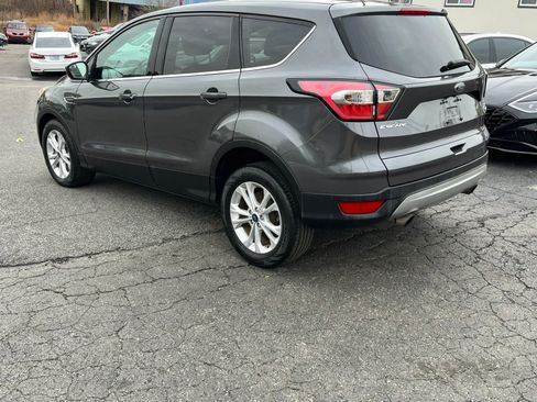 Used 2017 Ford Escape SE image 5